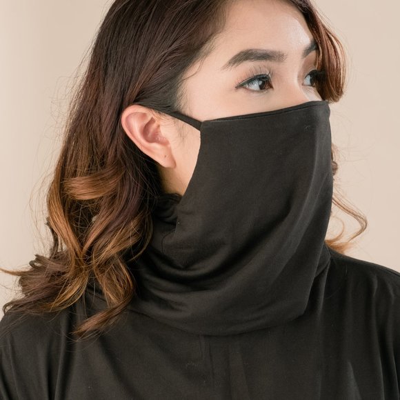 Women shirt with mask attached - Picture 2 of 7